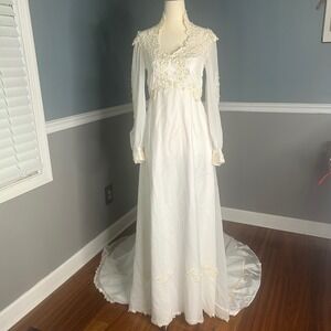 Vintage‎ beaded Victorian wedding Dress Sheer Sleeves Lace unique white cream